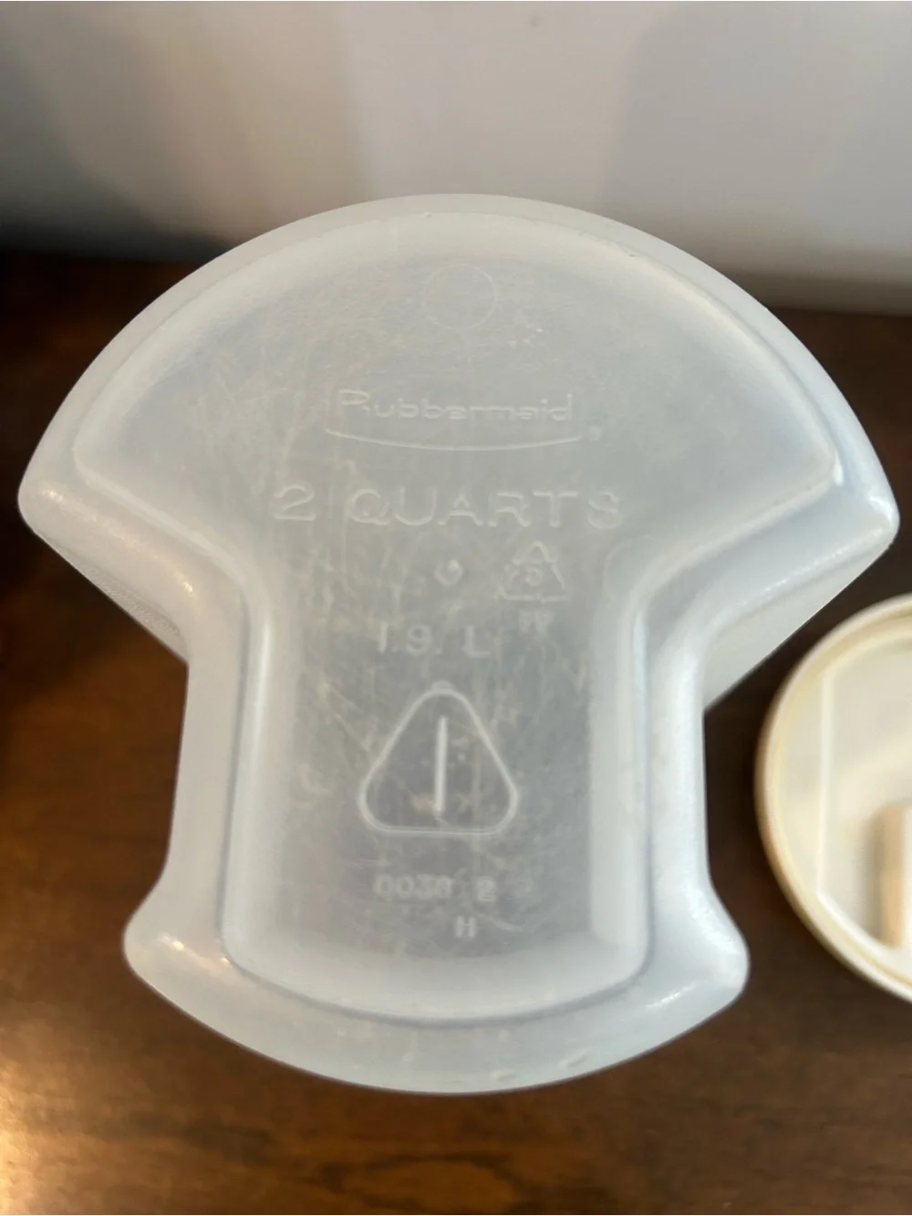 Vintage Rubbermaid 2 Qt Ez Grip Servin Saver Juice Drink Bottle Pitcher Lid Read
